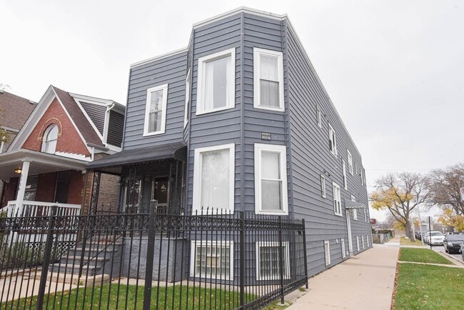 property at 3734 W Wabansia Ave