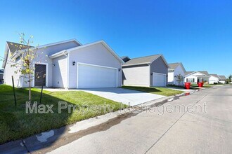 2706 NW 30th Ln in Ankeny, IA - Foto de edificio - Building Photo