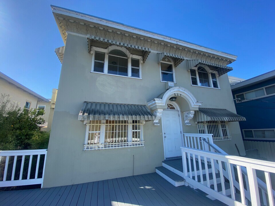 869 MacArthur Blvd, Unit #A in Oakland, CA - Building Photo