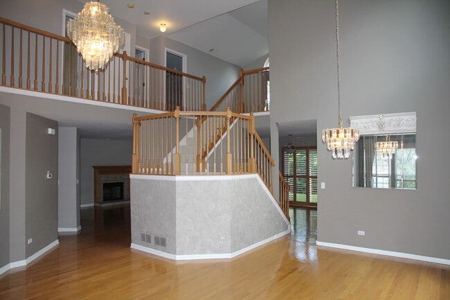 2723 Whitehall Ln in Naperville, IL - Building Photo - Building Photo