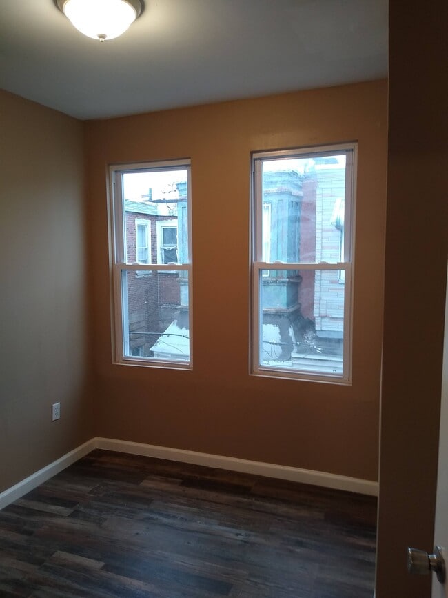 2054 Ann St in Philadelphia, PA - Foto de edificio - Building Photo