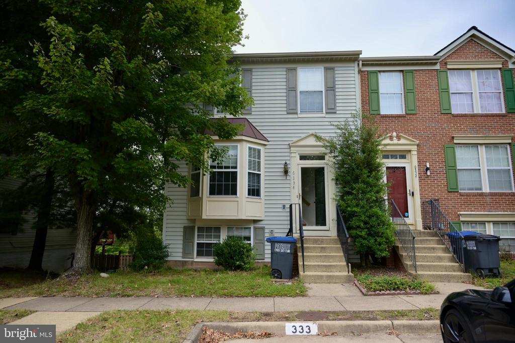 6354 Field Flower Trail in Centreville, VA - Foto de edificio