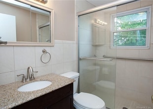 238 Forest Dr in Wethersfield, CT - Building Photo - Building Photo