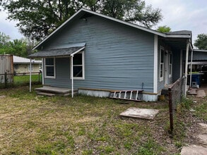 926 E Titus St in Mexia, TX - Foto de edificio - Building Photo