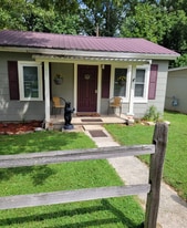 123 N Mapleton Dr in East Flat Rock, NC - Building Photo