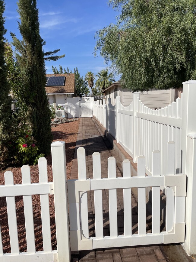 4112 W Hearn Rd, Unit 'MY CASITA' ANNEXE SUITE in Phoenix, AZ - Building Photo - Building Photo