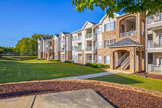 Ethan Pointe Apartments in Burlington, NC - Building Photo