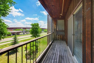 Cedar Gate in Bloomington, MN - Building Photo - Building Photo