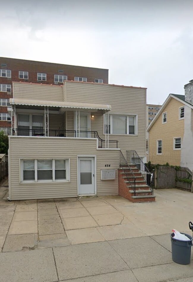 454 E Broadway, Unit 1 in Long Beach, NY - Foto de edificio - Building Photo