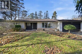 1087 Linbrook Rd in Oakville, ON - Building Photo