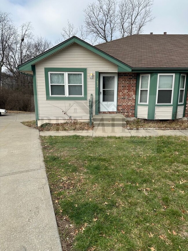 1622 S Swope Dr-Unit -8413c936-f477-11e9-975a-1866da4c52fb in Independence, MO - Building Photo - Building Photo