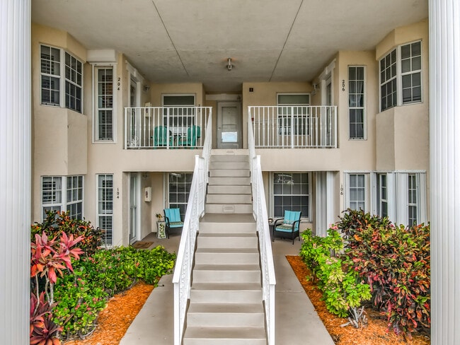 760 Lake Orchid Cir, Unit 204 in Vero Beach, FL - Building Photo - Building Photo