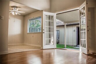 1423 W Braker Ln in Austin, TX - Building Photo - Building Photo
