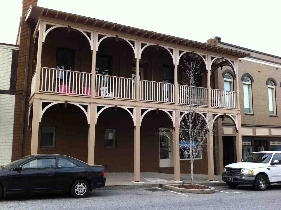 115 S 8th St in Opelika, AL - Building Photo