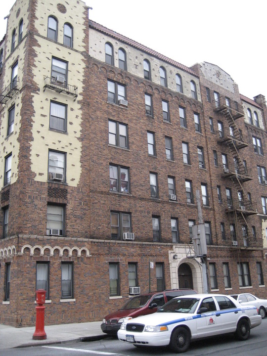 47-05 45th Street in Flushing, NY - Foto de edificio