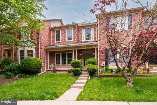 property at 7 Willwood Ct