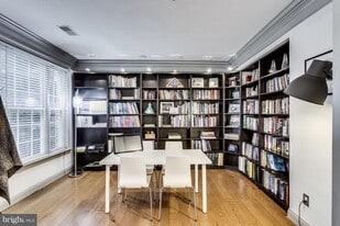 385 Cameron Station Blvd in Alexandria, VA - Building Photo