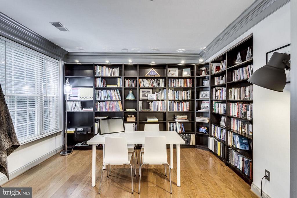 385 Cameron Station Blvd in Alexandria, VA - Building Photo