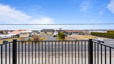 2631 W Marina Dr in Moses Lake, WA - Foto de edificio - Building Photo