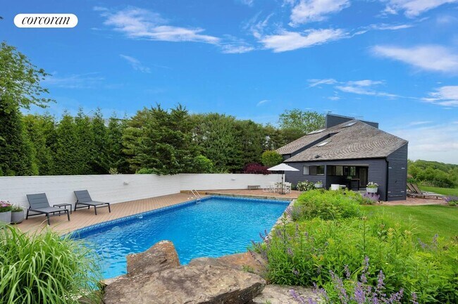151 Kellis Pond Ln in Water Mill, NY - Building Photo - Building Photo