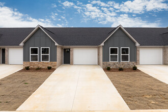 Townhomes at Magnolia in Rainbow City, AL - Building Photo - Building Photo