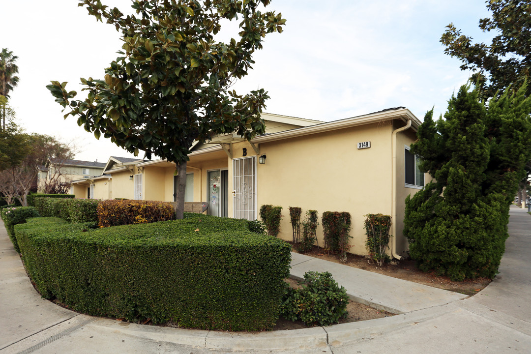 Garnet Lane Apartments in Fullerton, CA - Building Photo