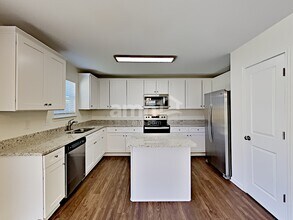 1830 Windy Willow Ln in Dallas, NC - Foto de edificio - Building Photo