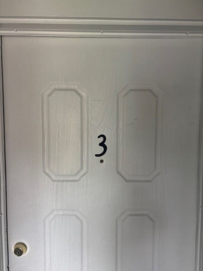 801 E Sheridan St in Newberg, OR - Building Photo - Building Photo