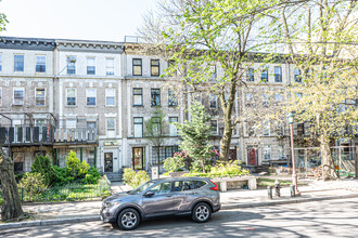 816 Eastern Pky in Brooklyn, NY - Building Photo - Building Photo