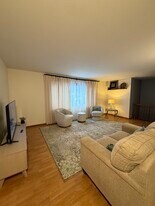 4505 Belmar Cir, Unit Cozy Upper 2 Bedroom in Fitchburg, WI - Building Photo