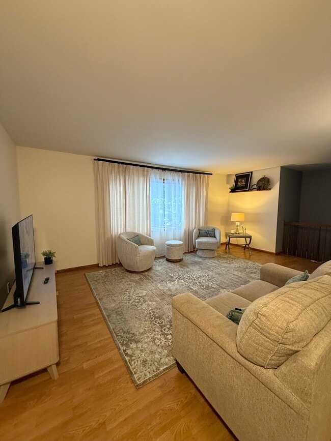 4505 Belmar Cir, Unit Cozy Upper 2 Bedroom, Unit Cozy Upper 2 Bedroom