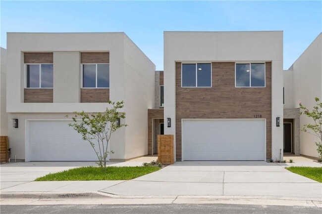 property at 1218 N Lincoln Ave