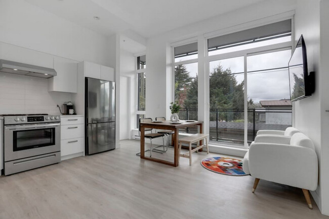 1995 Nassau Dr in Vancouver, BC - Building Photo - Building Photo