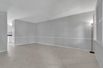 12 NE 20th Ct in Wilton Manors, FL - Building Photo - Building Photo