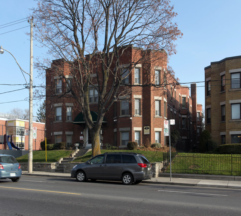 35 Jane St in Toronto, ON - Building Photo