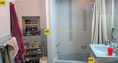 1087 Beacon St, Unit 6 in Brookline, MA - Foto de edificio - Building Photo