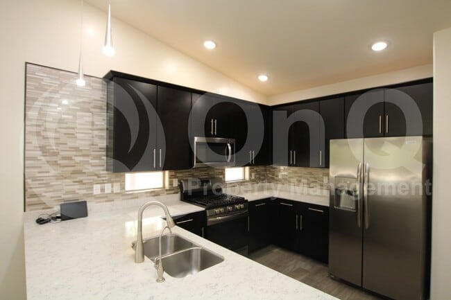 property at 5420 W Desert Hollow Dr