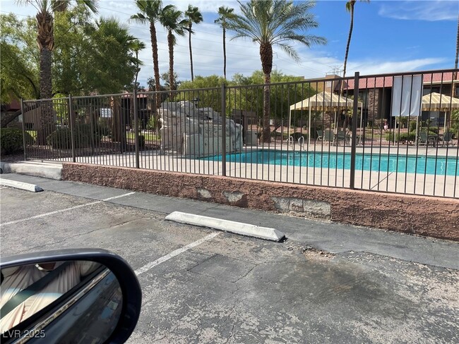 4390 Sandy River Dr in Las Vegas, NV - Building Photo - Building Photo
