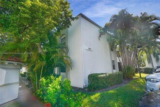3570 Magellan Cir in Miami, FL - Building Photo - Building Photo