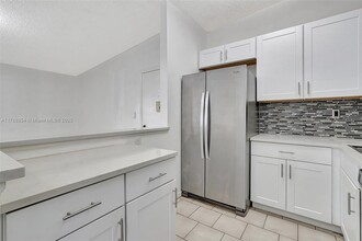 825 NE 199th St in Miami, FL - Building Photo - Building Photo