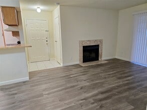 7400 Bellerive Dr in Houston, TX - Building Photo - Building Photo