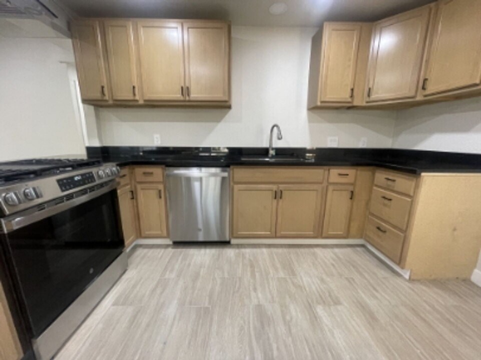 4823 W Myrtle Ave in Visalia, CA - Building Photo