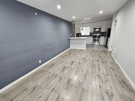 1068 W 12th St in Los Angeles, CA - Building Photo