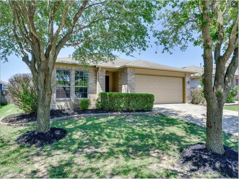 2708 Breezy Point Cove in Round Rock, TX - Foto de edificio