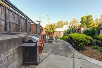 40 Cottage Ave in Richmond, CA - Building Photo - Building Photo