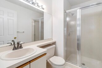 44 Vaughan Dr in Newark, NJ - Building Photo - Building Photo
