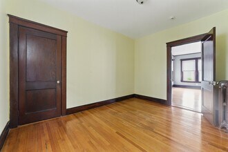 466 Locust St, Unit 2 in Fall River, MA - Building Photo - Building Photo