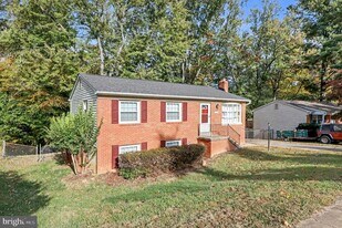 13828 Londonderry Ct in Woodbridge, VA - Building Photo