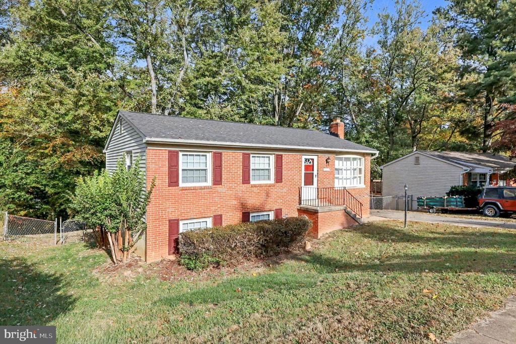 13828 Londonderry Ct in Woodbridge, VA - Building Photo