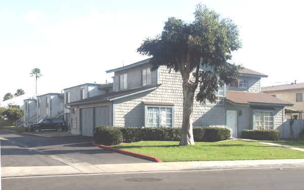 2014 Maple Ave in Costa Mesa, CA - Building Photo - Building Photo